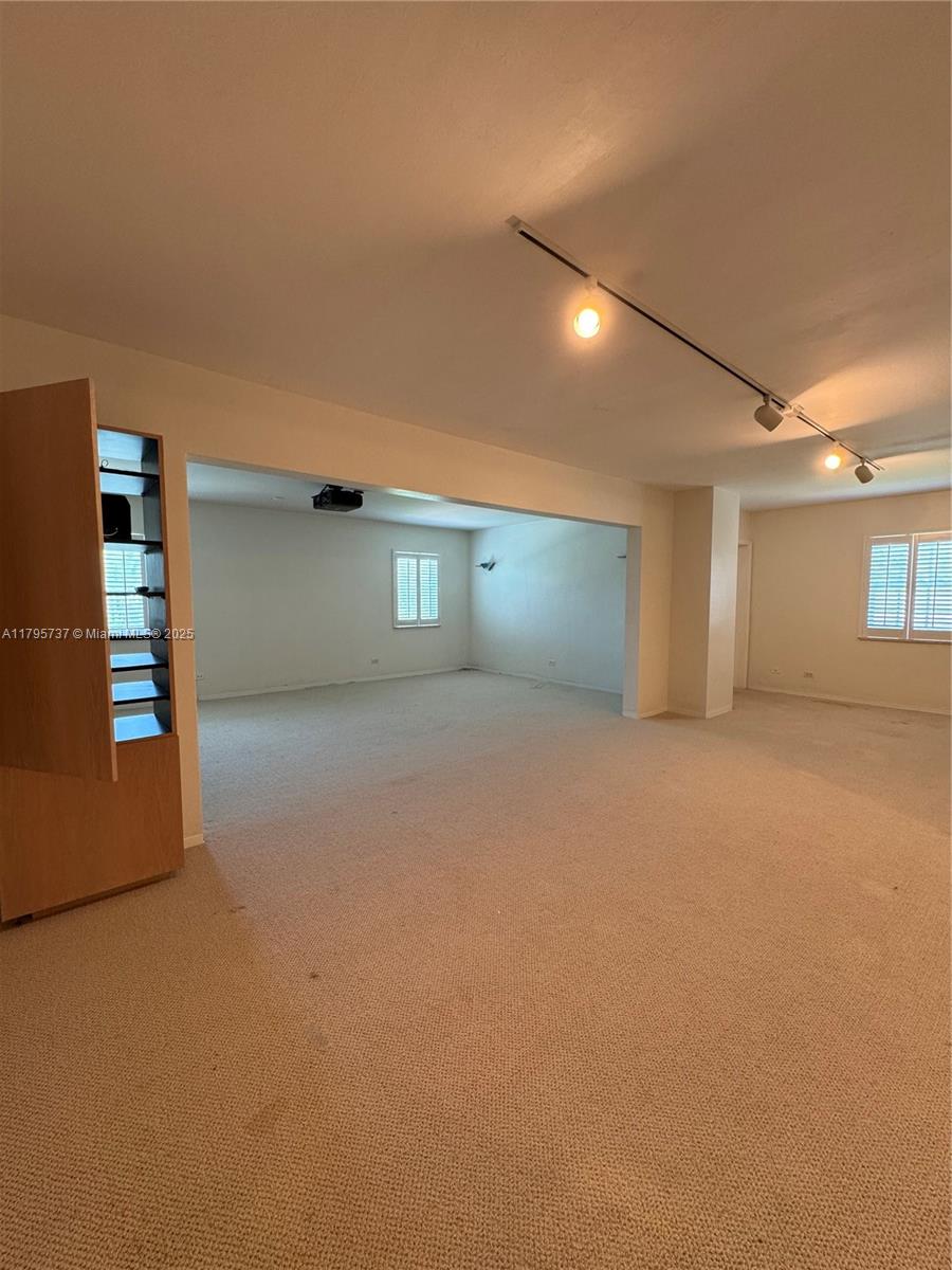 MIAMI SHORES SEC 3 - Residential