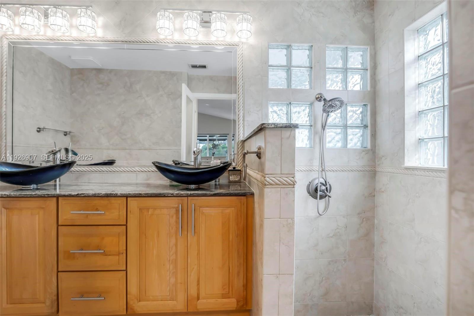 SILVER LAKES - Residential