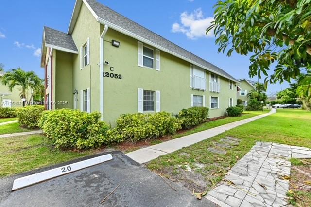 Ground floor 2 bed 2 bath for annual lease located in Palm Beach Gardens, close to Downtown at Gardens.
Very spacious with large screen porch/extra room. Tile floors throughout.
This property has just been renovated with new tile floors in both bedrooms and new bathrooms with new showers, toilets, new stainless steel appliances etc. New Washer/Dryer in the unit. Newly renovated Community Pool on the property
Available May 1