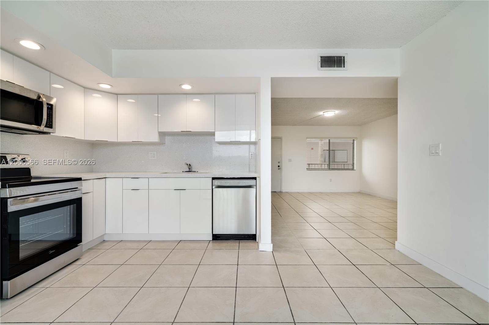 HORIZONS WEST CONDO #4 - Residential Lease