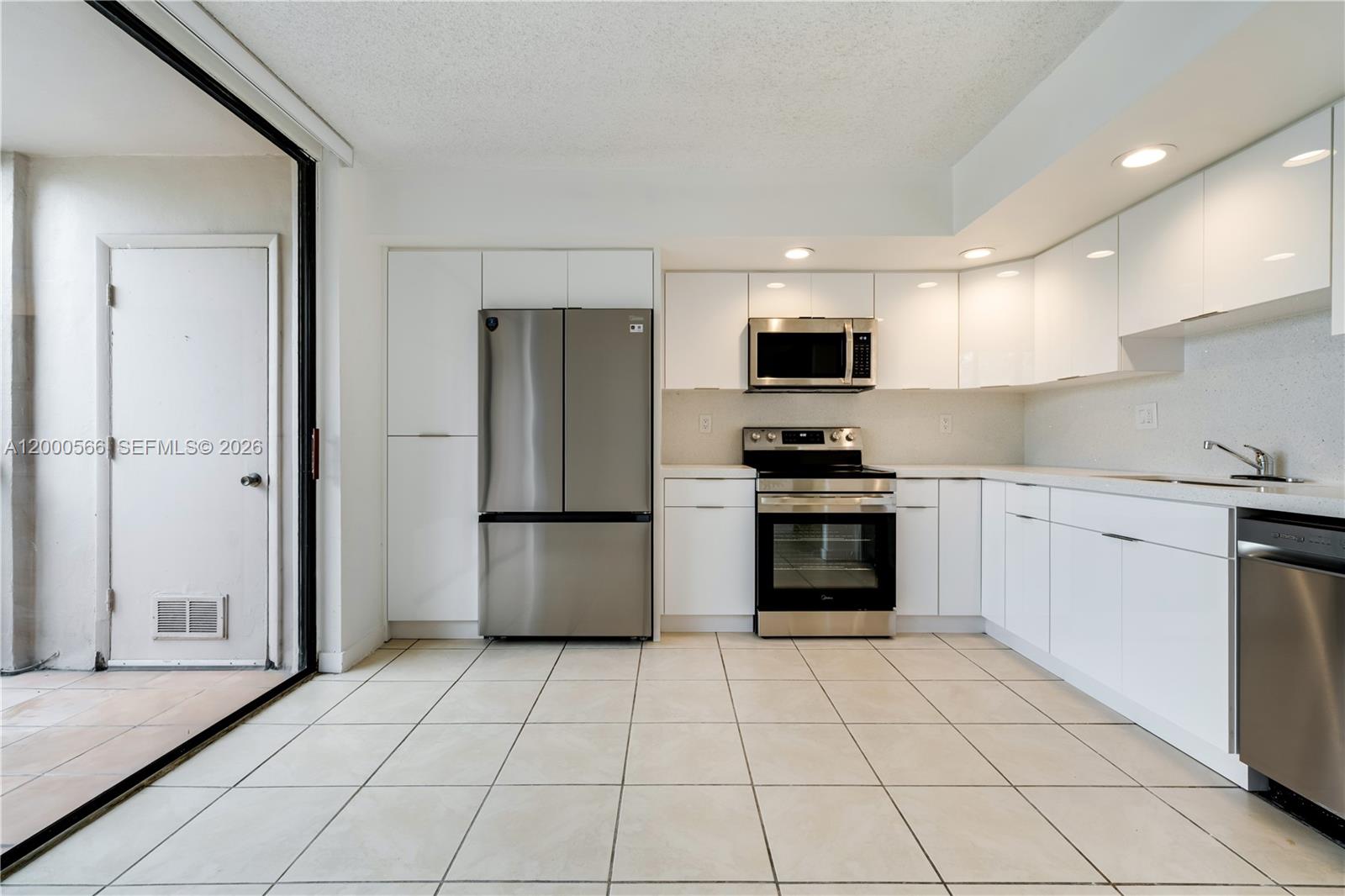 HORIZONS WEST CONDO #4 - Residential Lease