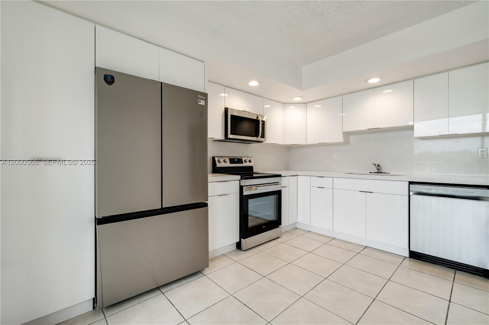 HORIZONS WEST CONDO #4 - Residential Lease