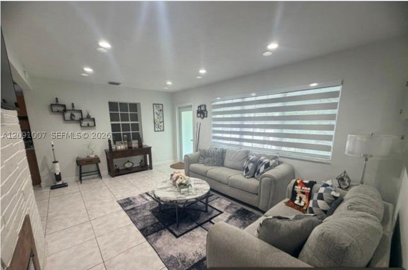 2630 De Soto Dr, Miramar FL 33023