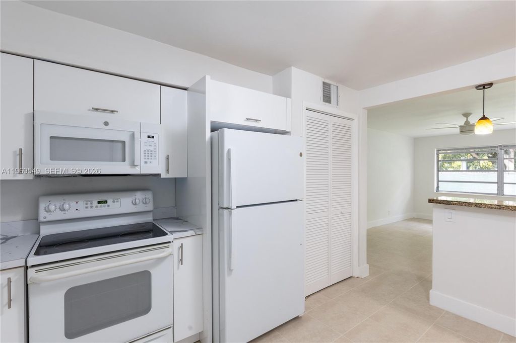 Photo of 129 SE 4th St #2, Hallandale Beach, FL 33009 (MLS # A11969549)