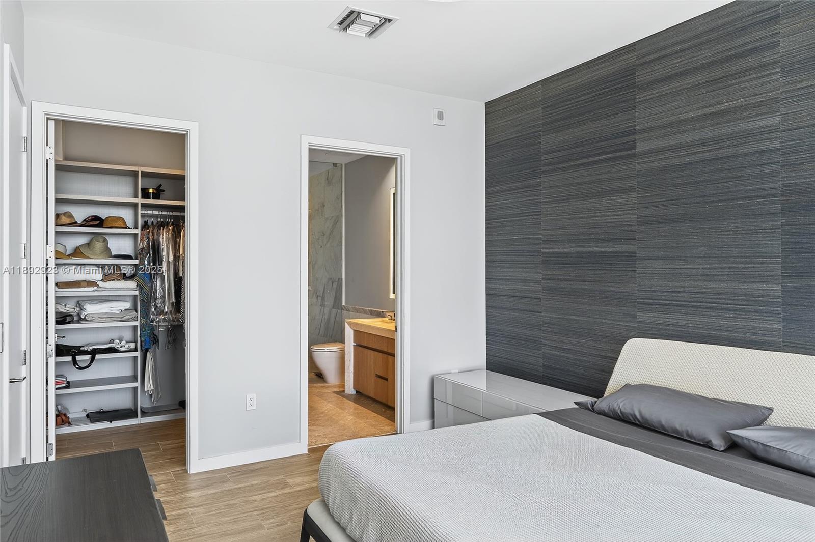 CLUB RESIDENCES AT PARK G - Residential