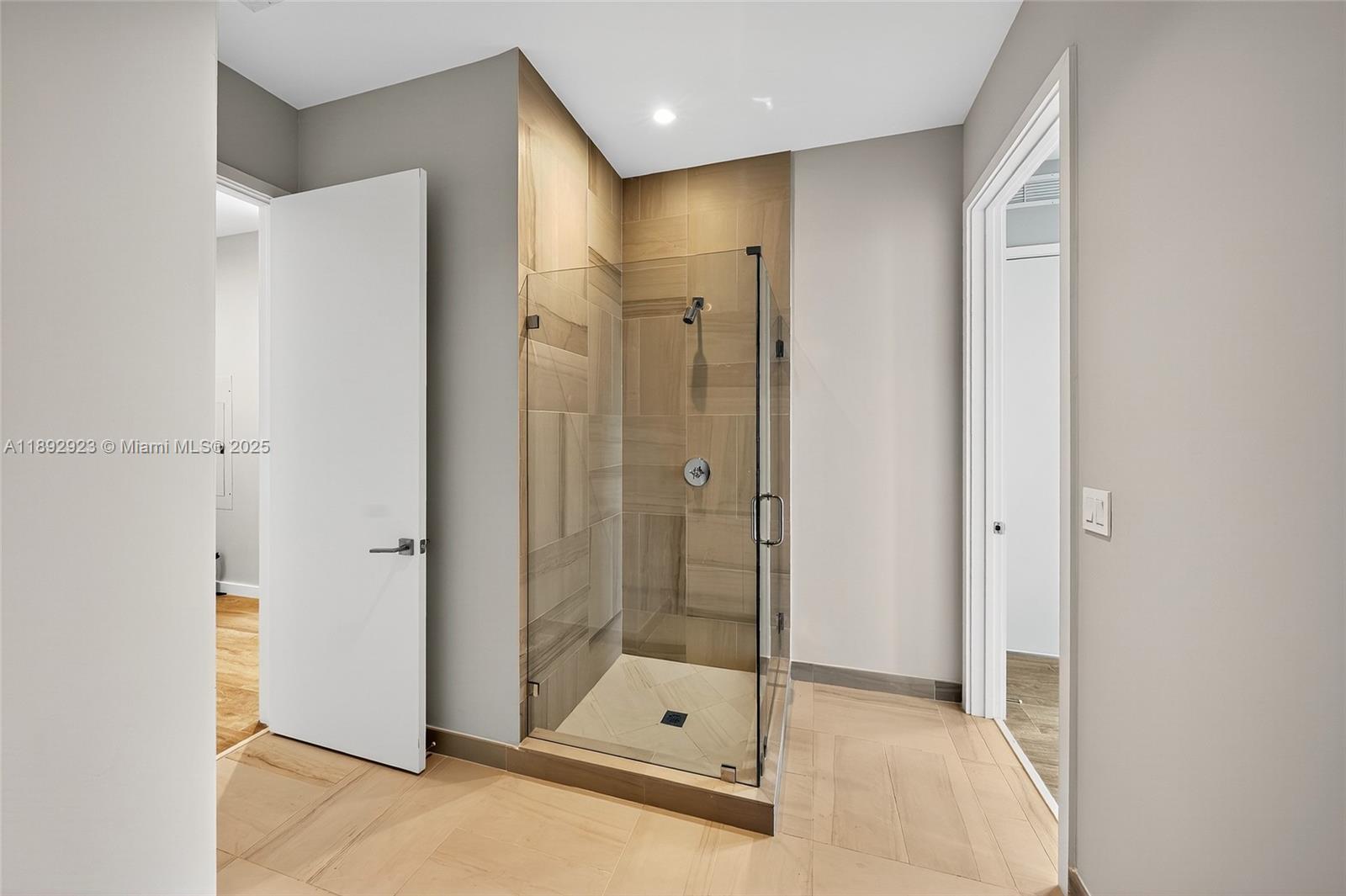 CLUB RESIDENCES AT PARK G - Residential