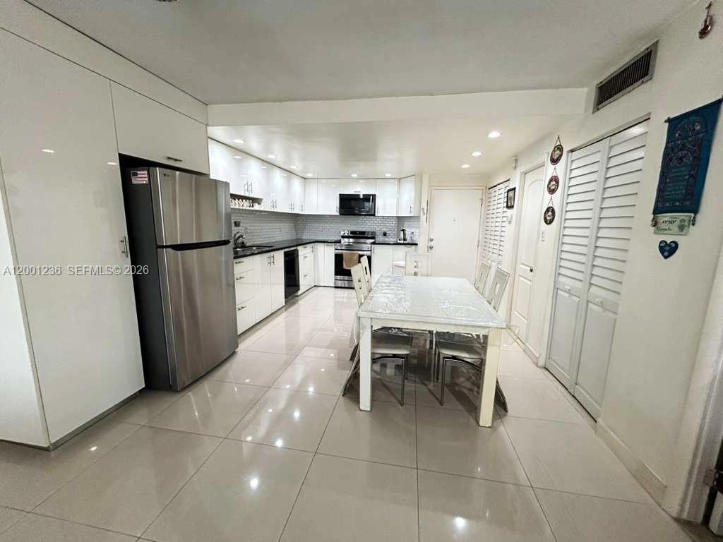 BUCKLEY TOWERS CONDO - EA - Residential