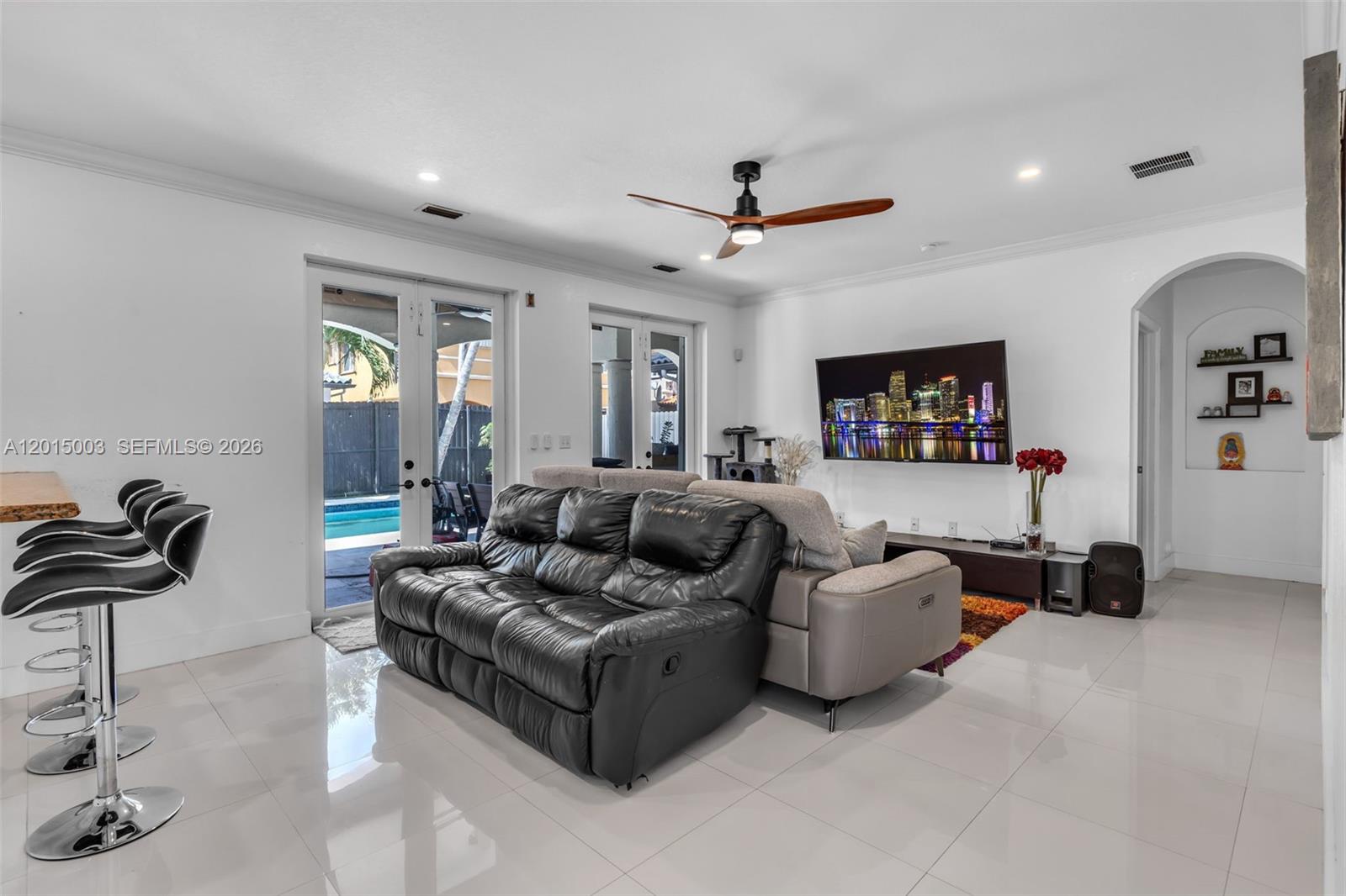 A B AT TAMIAMI TRAIL PHAS - Residential
