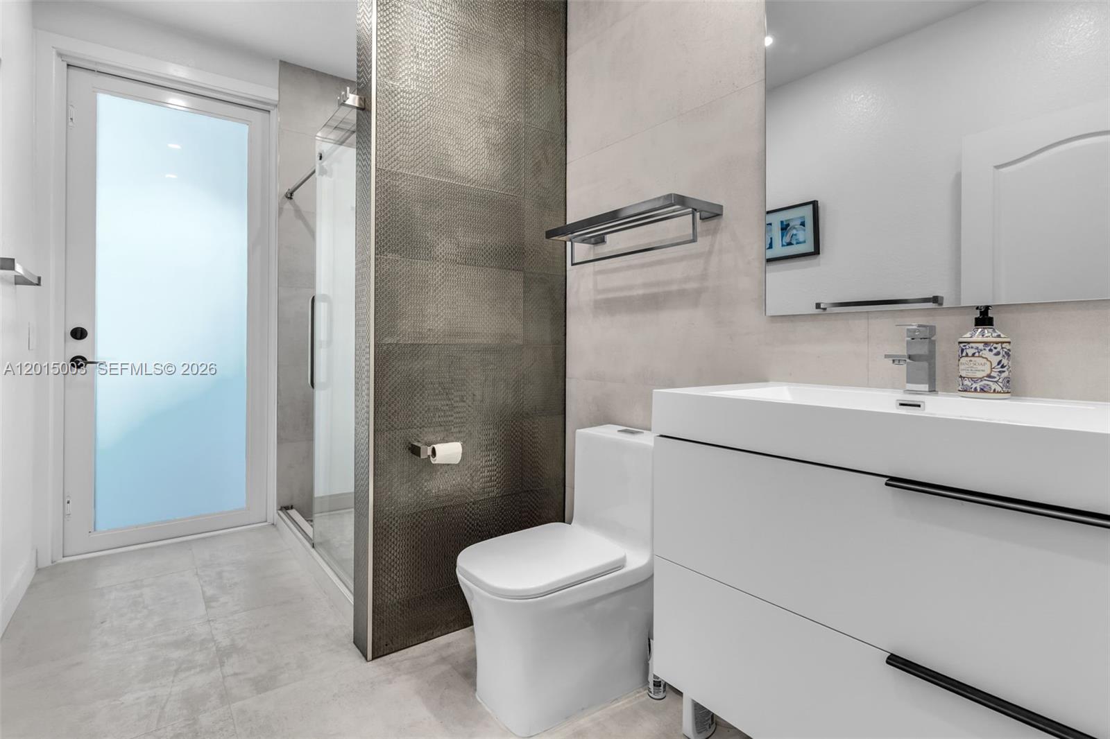 A B AT TAMIAMI TRAIL PHAS - Residential
