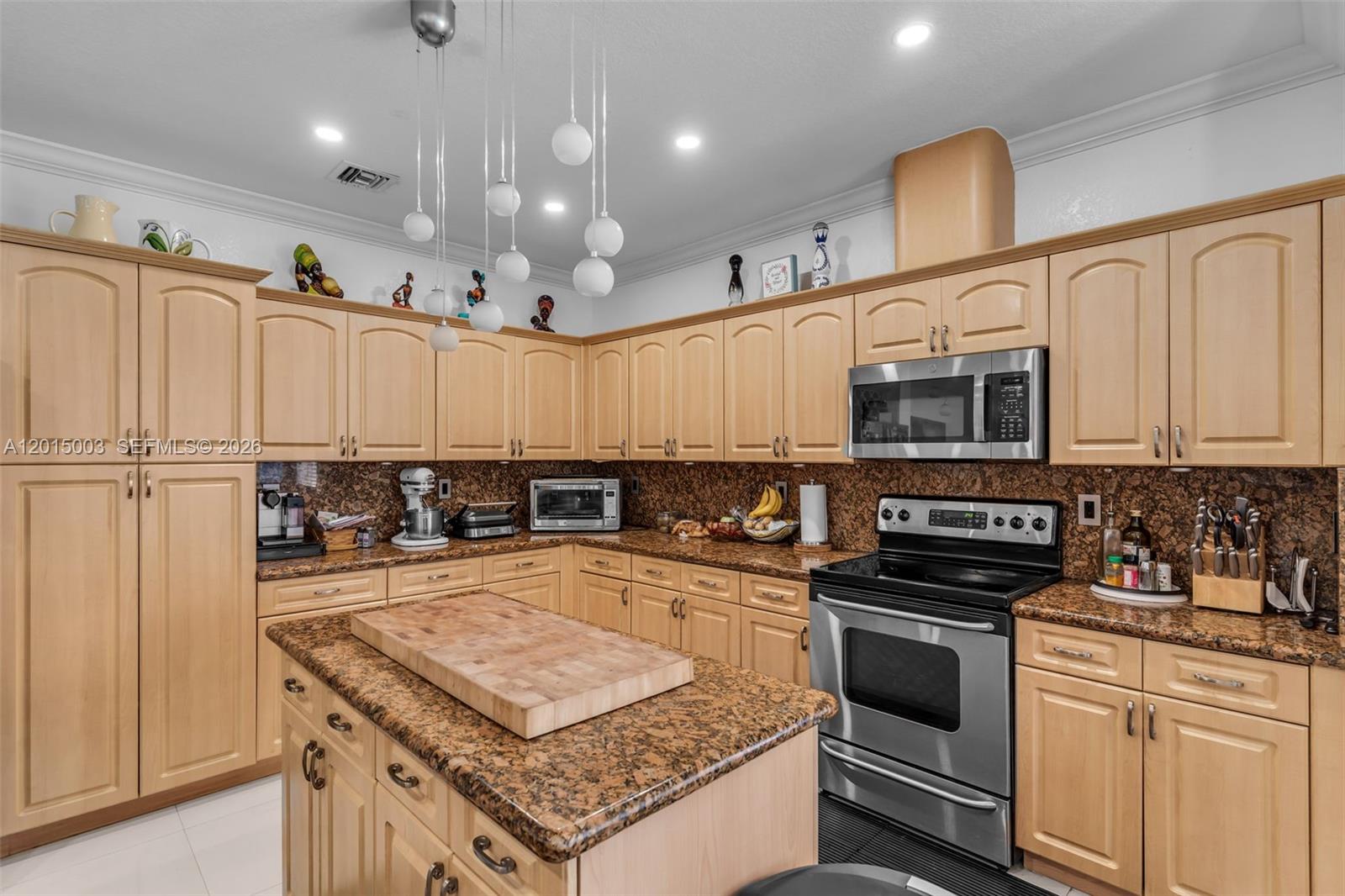 A B AT TAMIAMI TRAIL PHAS - Residential