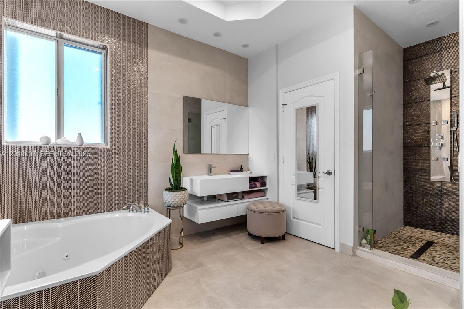A B AT TAMIAMI TRAIL PHAS - Residential