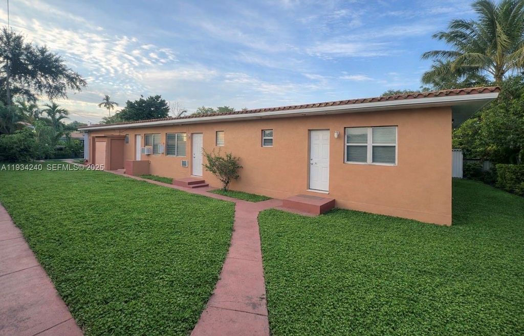 Photo of 3080 SW 1st St, Miami, FL 33135 (MLS # A11934240)