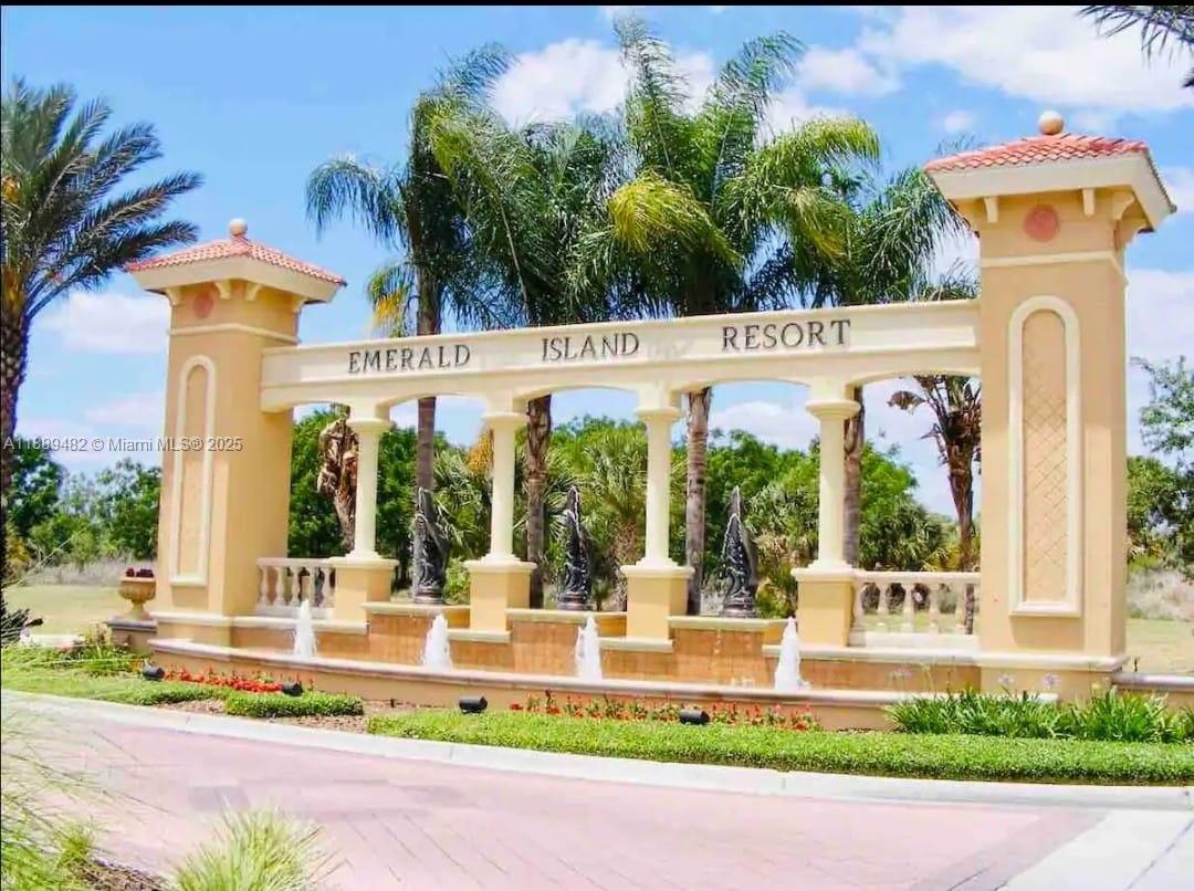 EMERALD ISLAND RESORT - Residential