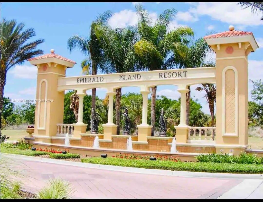 EMERALD ISLAND RESORT - Residential