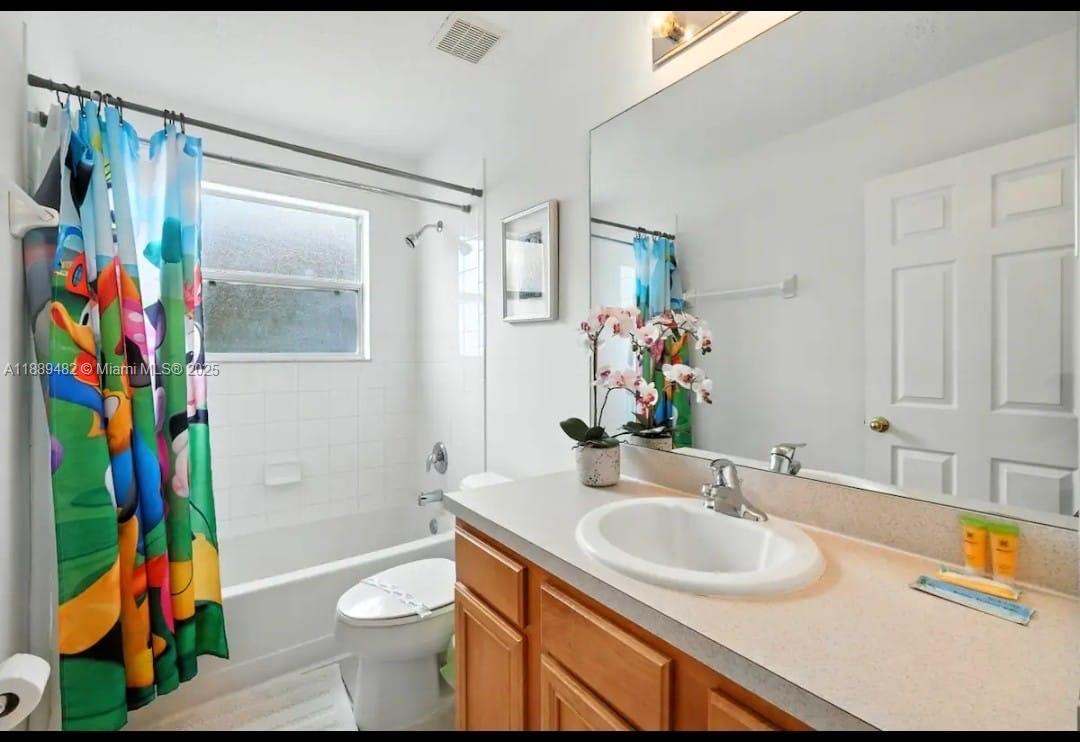 EMERALD ISLAND RESORT - Residential