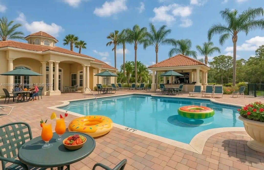 EMERALD ISLAND RESORT - Residential