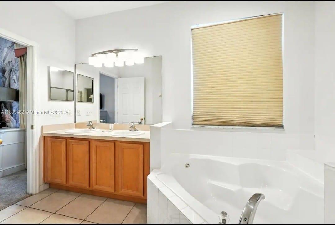 EMERALD ISLAND RESORT - Residential