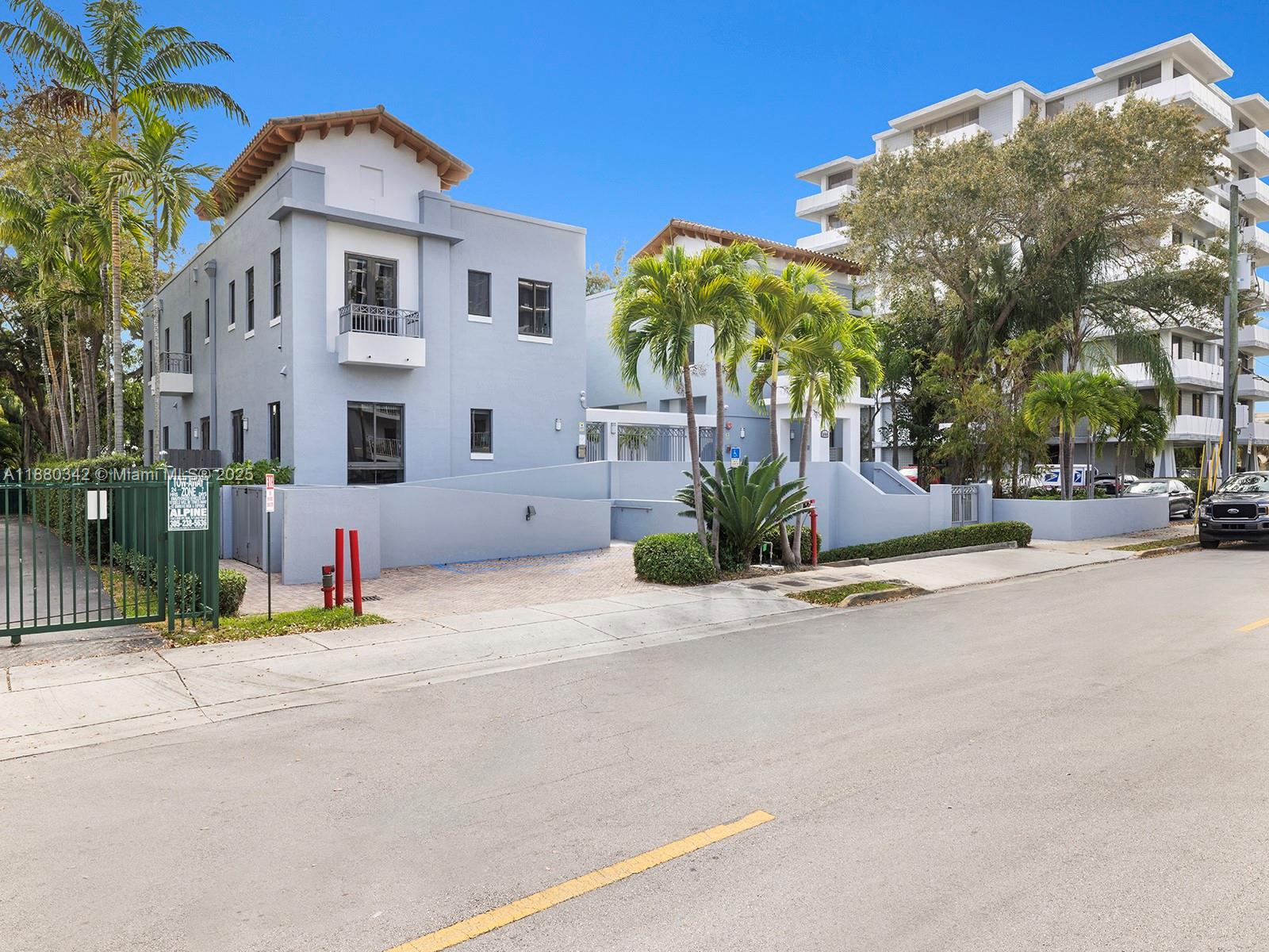 PALMS OF SUNSET - Residential