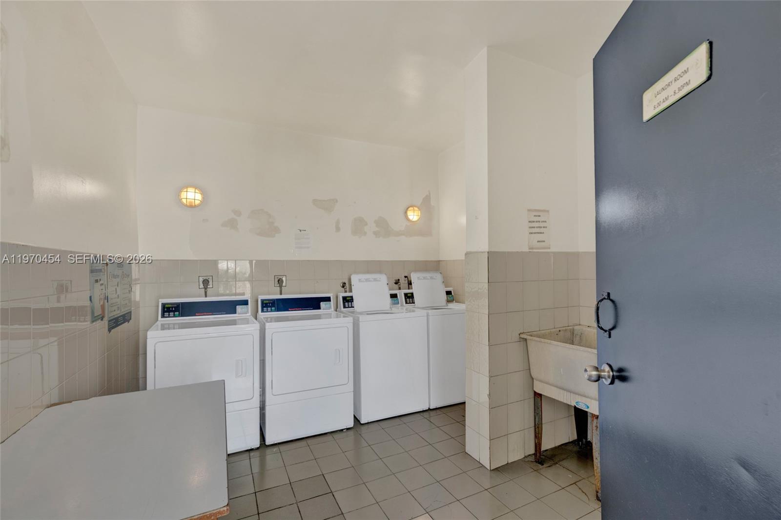 ROYAL PALMS CONDO - Residential