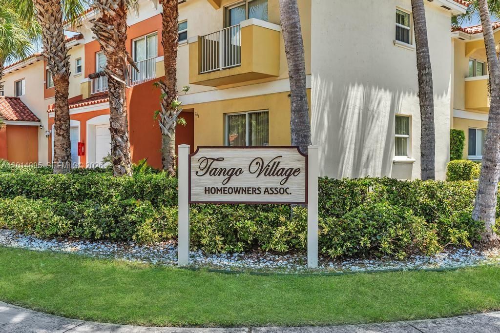Photo of 225 NW 14th Ave, Fort Lauderdale, FL 33311 (MLS # A12014895)