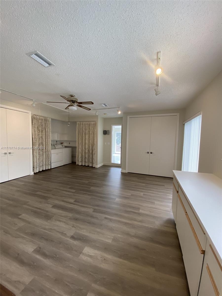SUNSET ISLES SEC 4 - Residential