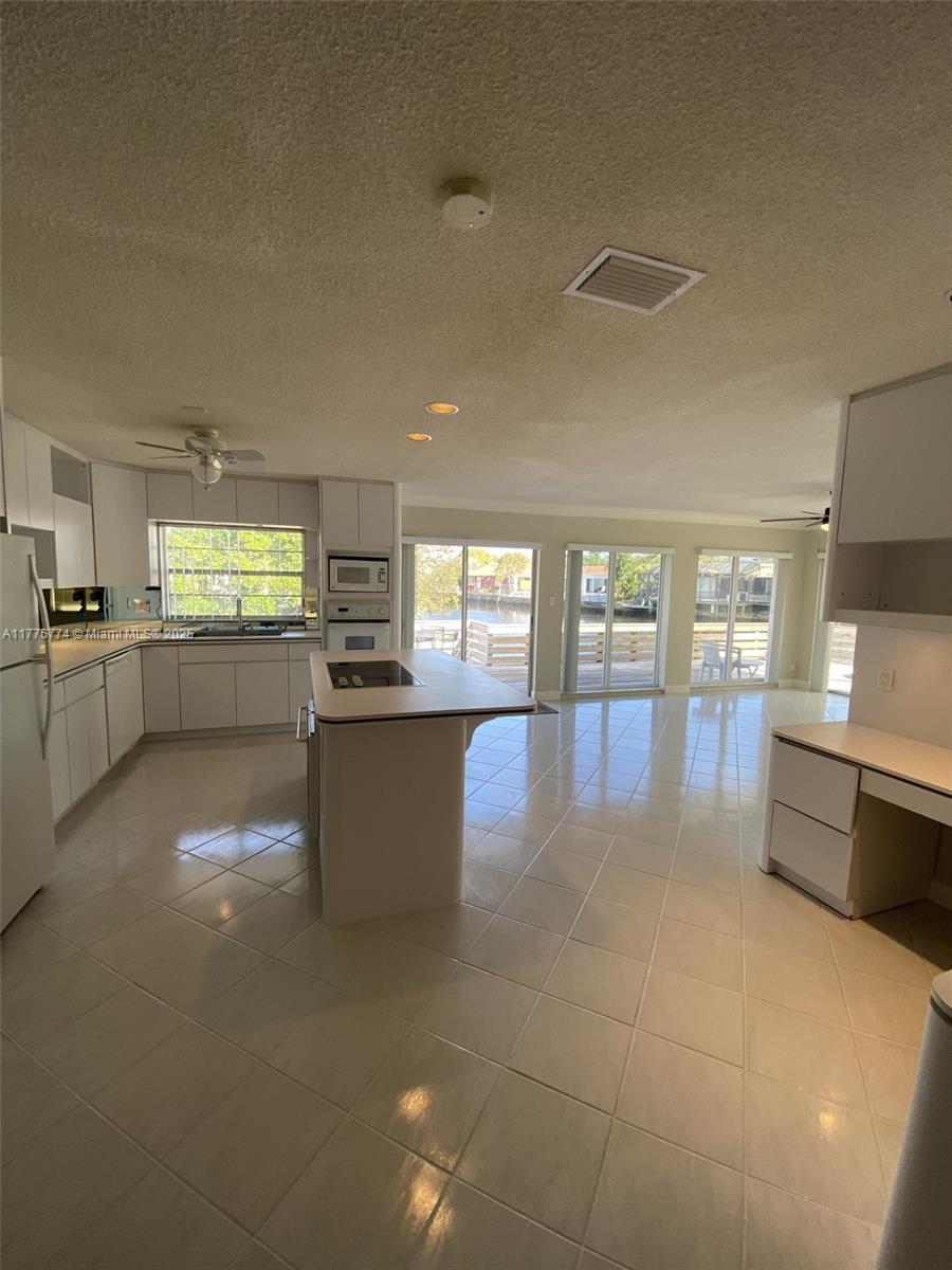 SUNSET ISLES SEC 4 - Residential