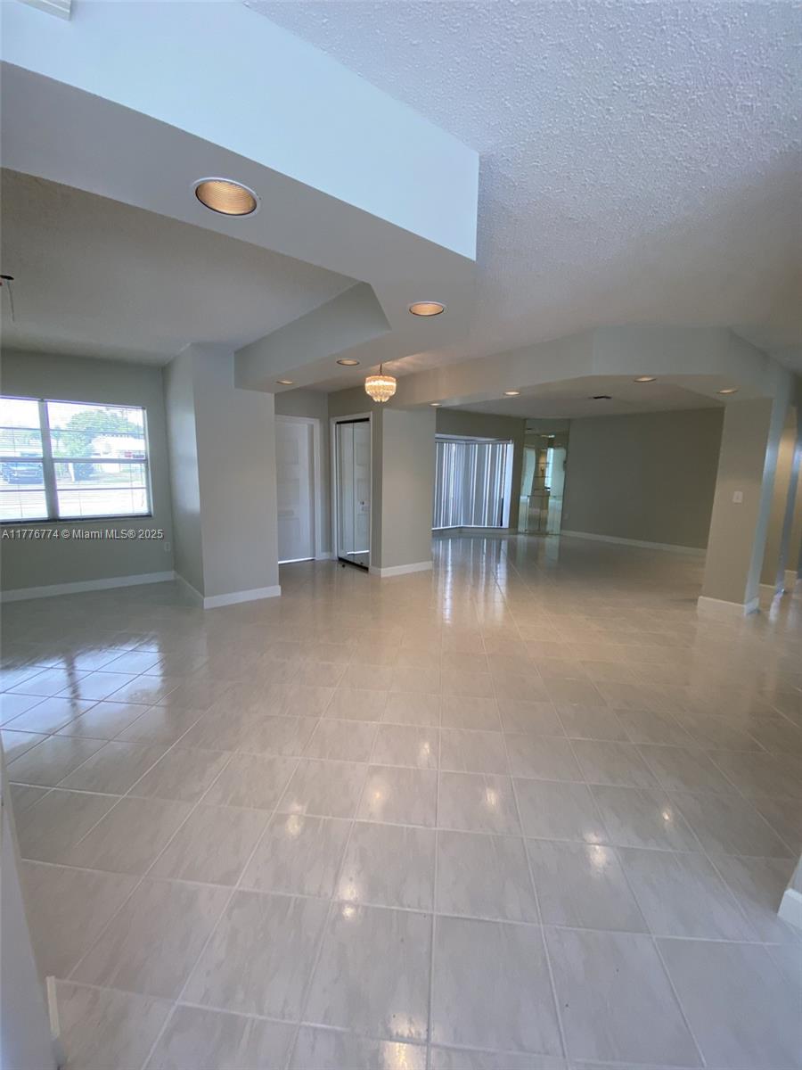 1601 N 29th Ave