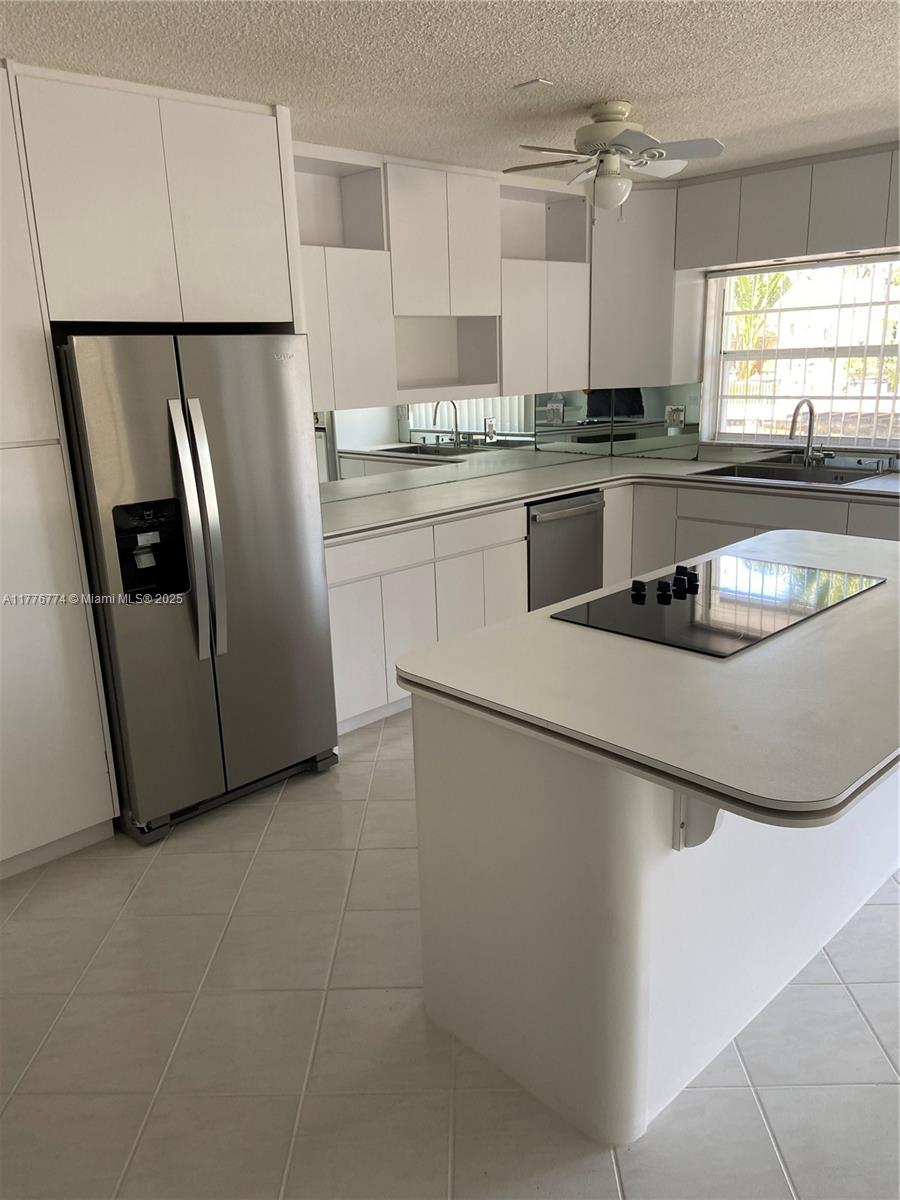 SUNSET ISLES SEC 4 - Residential