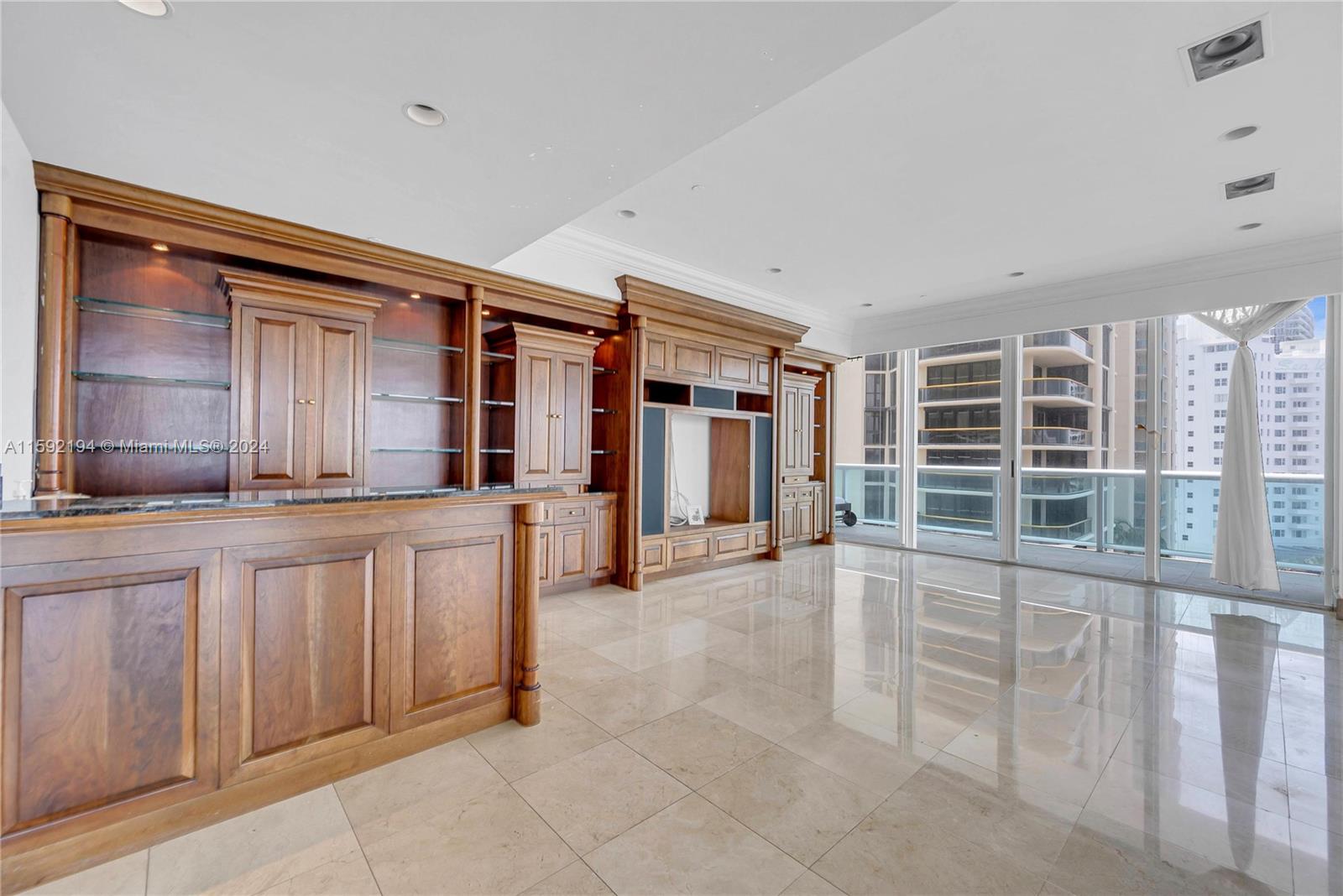 THE PALACE AT BAL HARBOUR - Residential