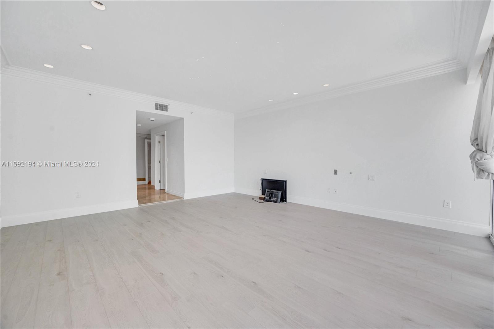 THE PALACE AT BAL HARBOUR - Residential