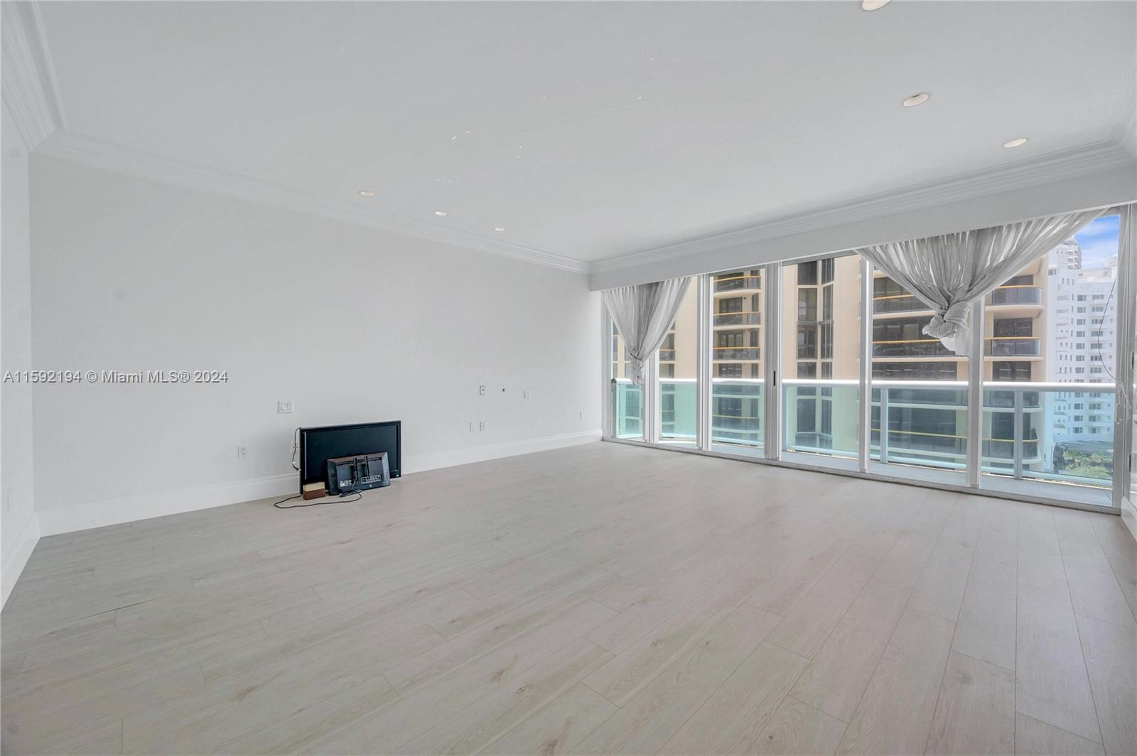 THE PALACE AT BAL HARBOUR - Residential