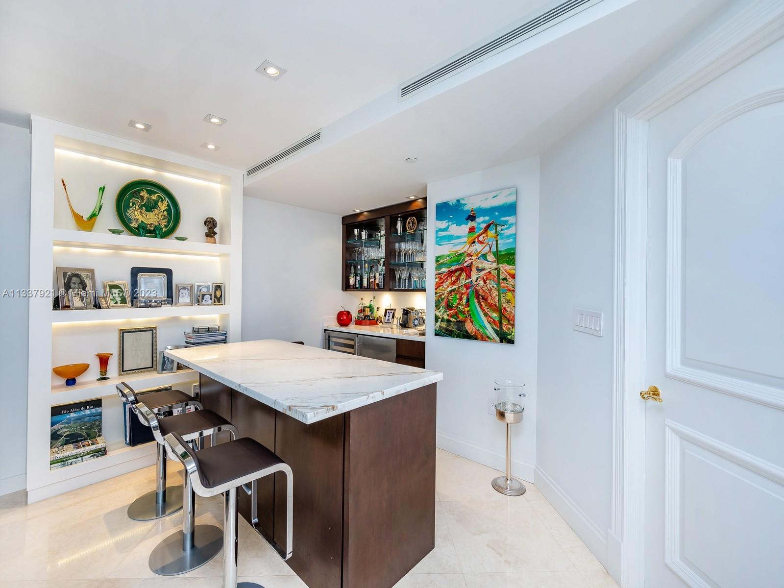 CLUB TOWER ONE CONDO - Residential