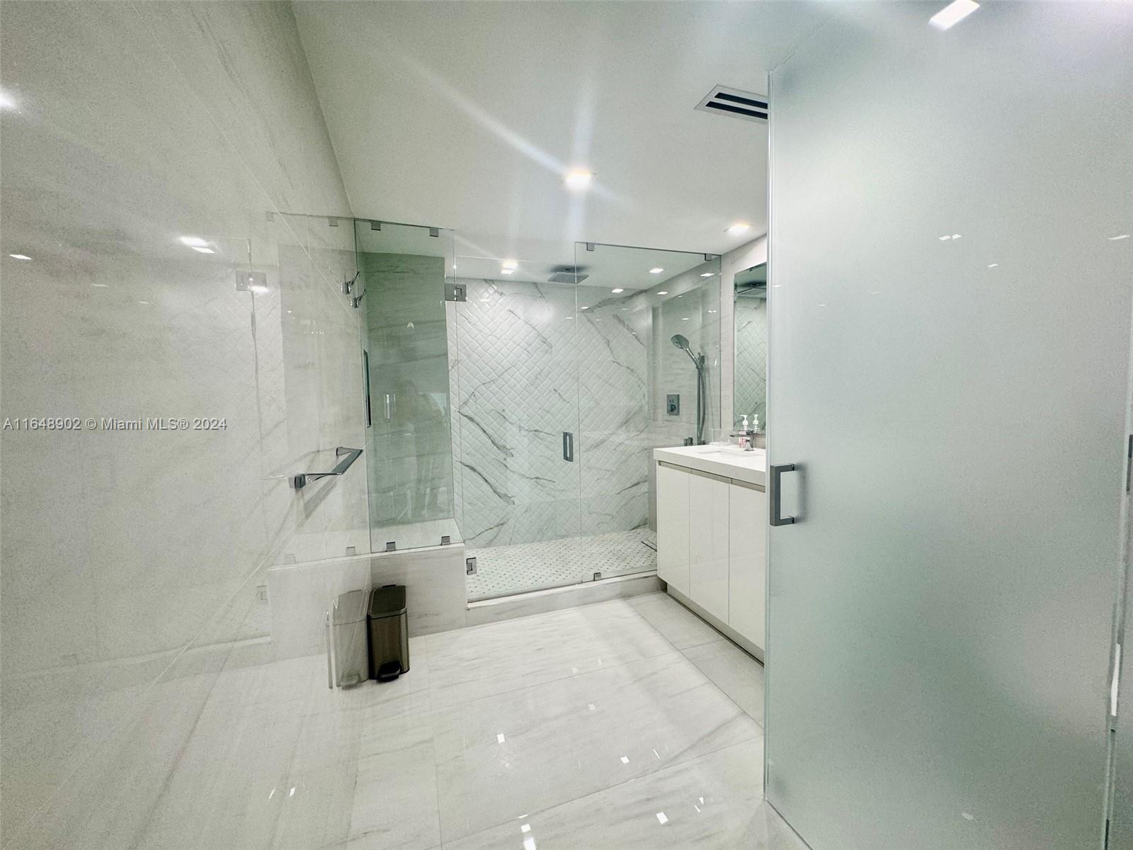 BALMORAL CONDO - Residential Lease