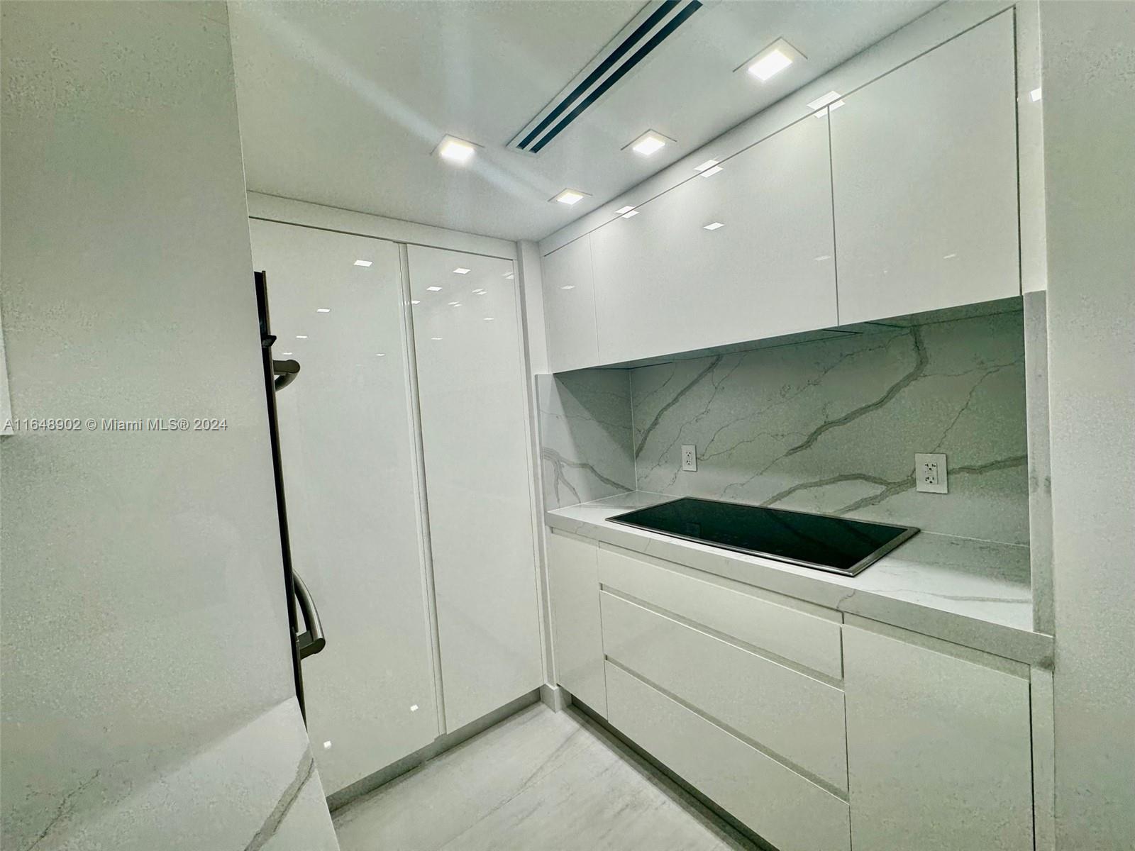 BALMORAL CONDO - Residential Lease