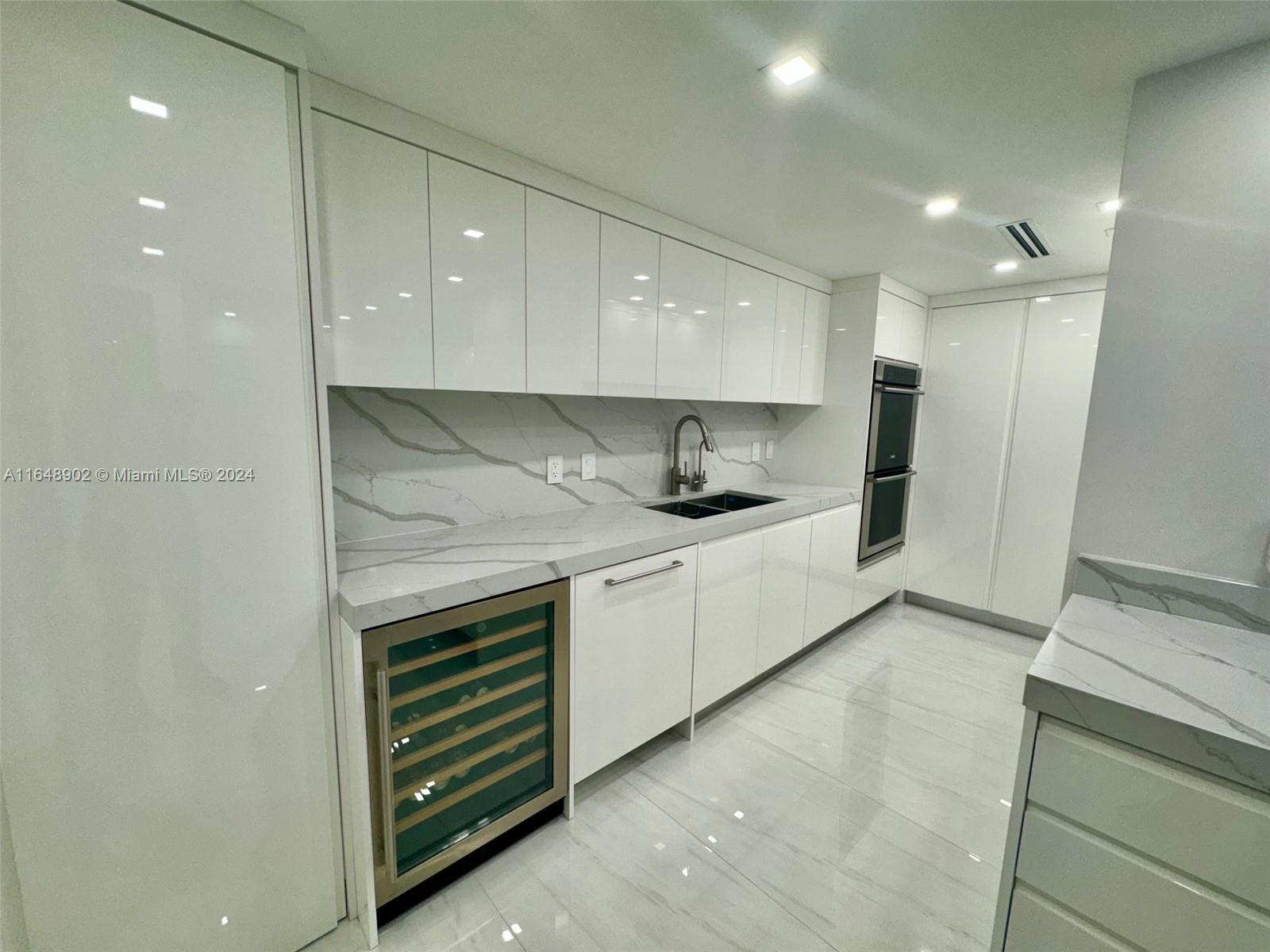 BALMORAL CONDO - Residential Lease