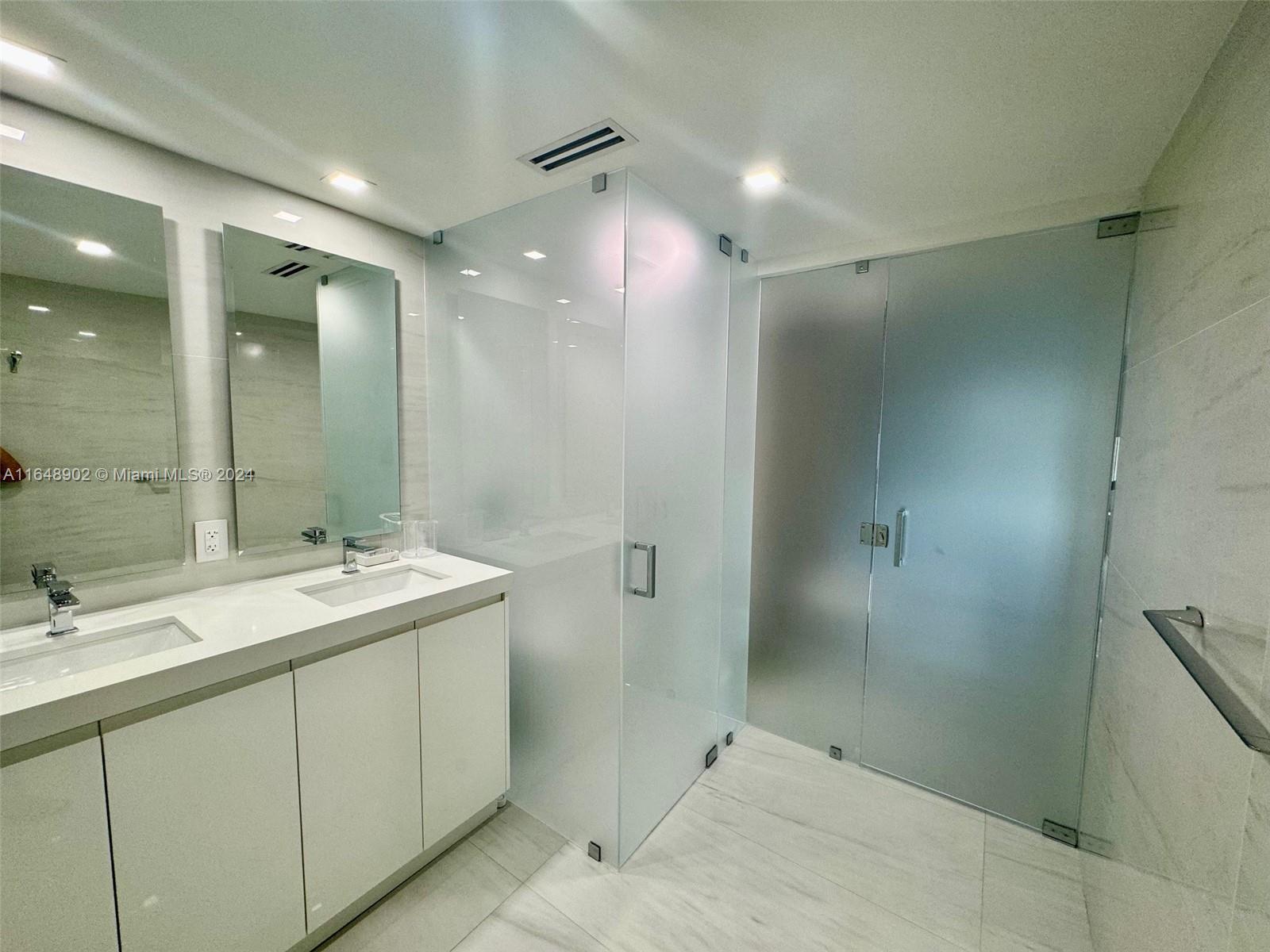 BALMORAL CONDO - Residential Lease