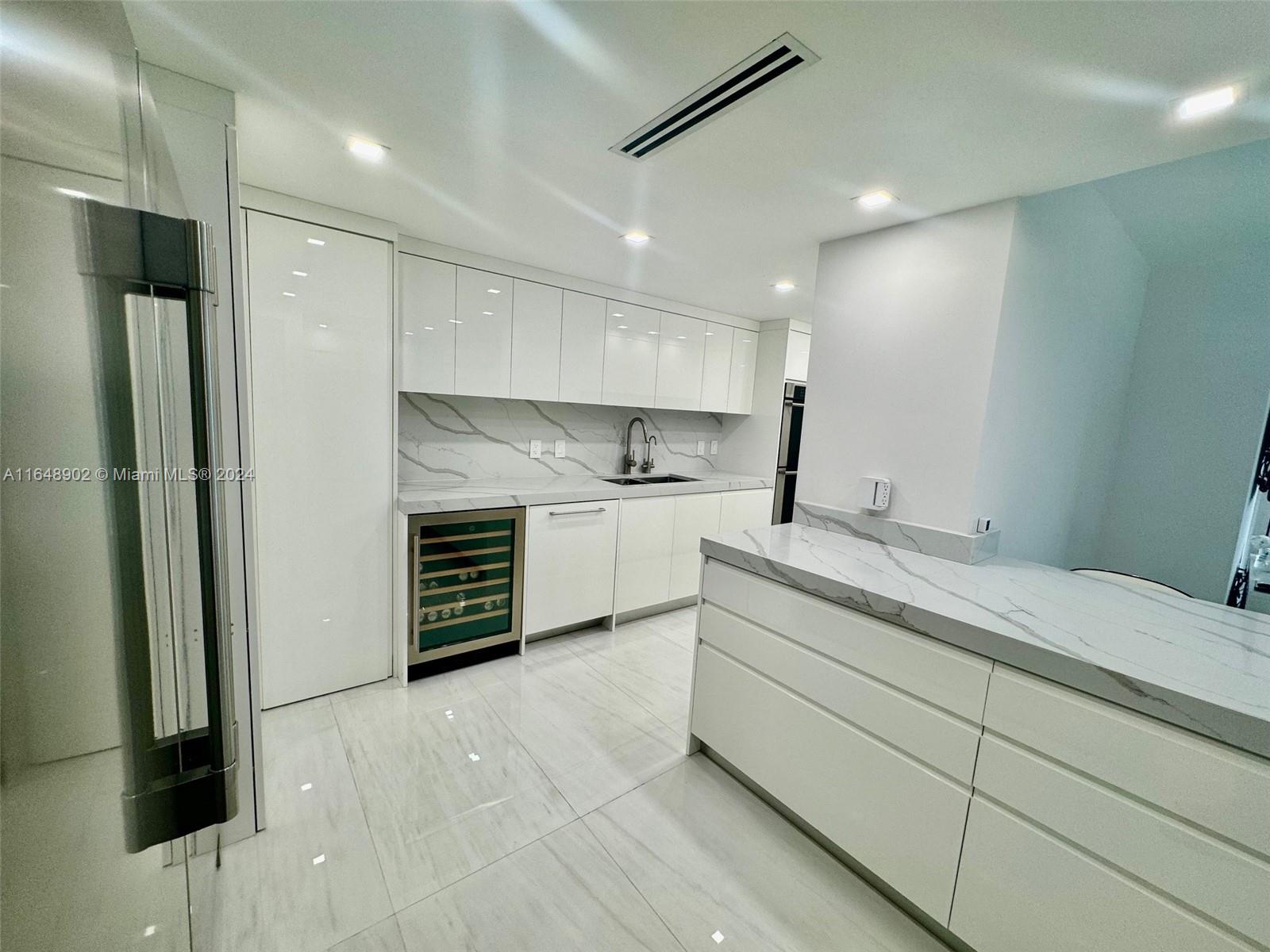 BALMORAL CONDO - Residential Lease