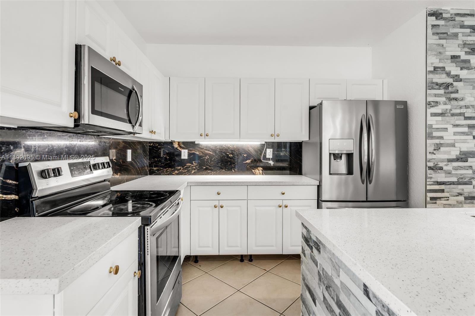 THE SHORES CONDO NO 2 - Residential