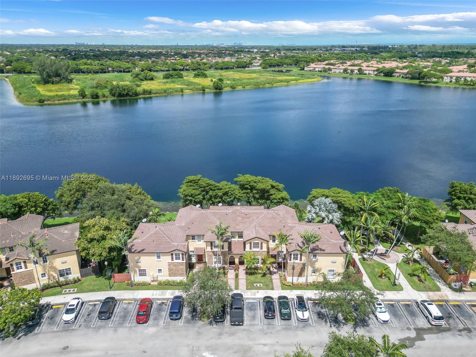 Centrally located townhome, 3 bedrooms and 3 baths in desired The Shore Condominium. Beautiful lake front. Community with lots of amenities. EZ to show.