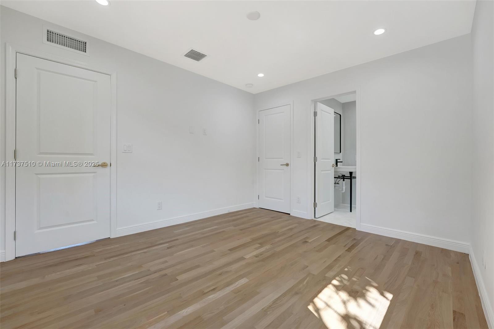 MOSS & HEISLER - Residential