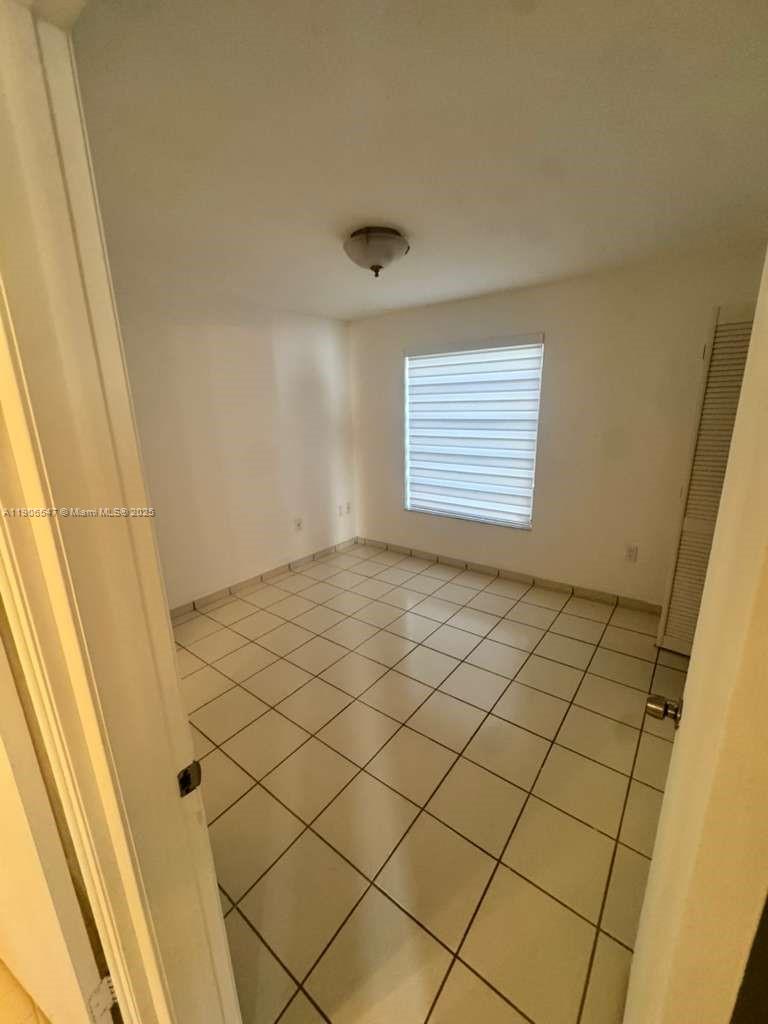 KENLAND POINTE CONDO II - Residential Lease