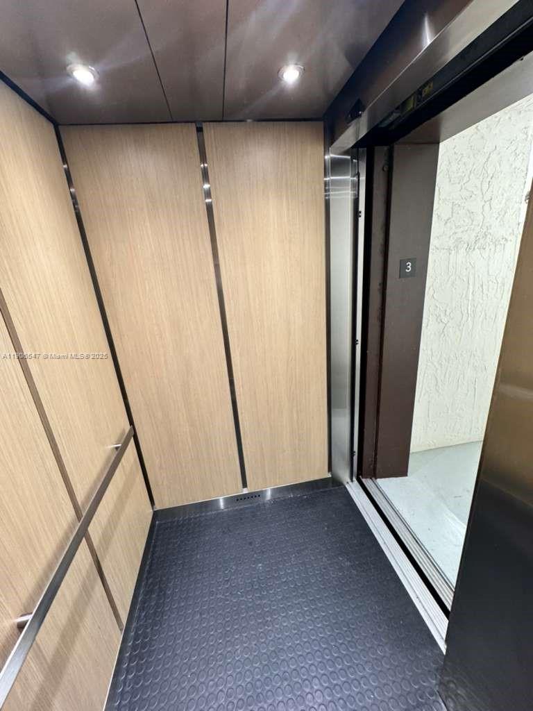 KENLAND POINTE CONDO II - Residential Lease