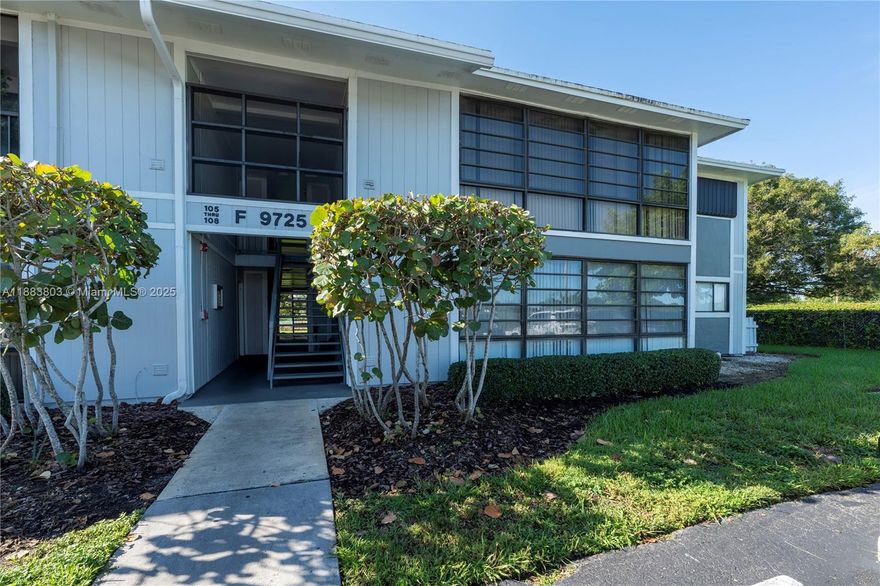 Beautiful 2-bedroom, 2-bathroom residence located in the desirable Lakeview at The Hammocks community. This unit features an updated kitchen with stainless steel appliances, tile flooring throughout, and an enclosed balcony. Enjoy the convenience of an in-unit washer and dryer. Building is perfectly situated facing the lake. Currently tenant occupied.