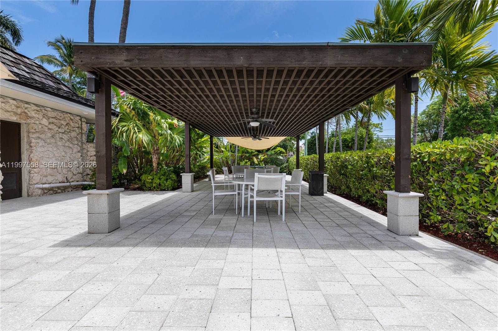 BUTTONWOOD BAY CLUB CONDO - Residential Lease