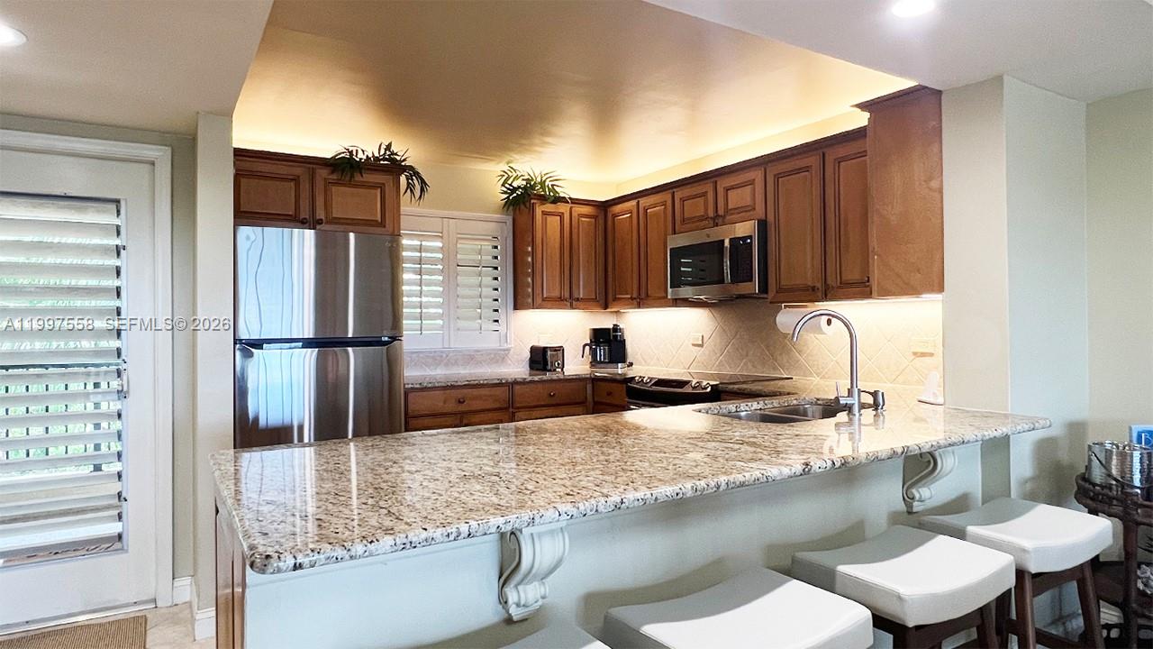 BUTTONWOOD BAY CLUB CONDO - Residential Lease