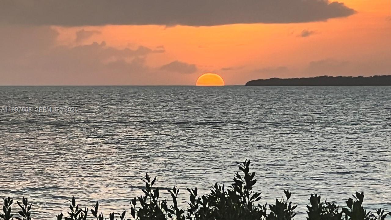 BUTTONWOOD BAY CLUB CONDO - Residential Lease