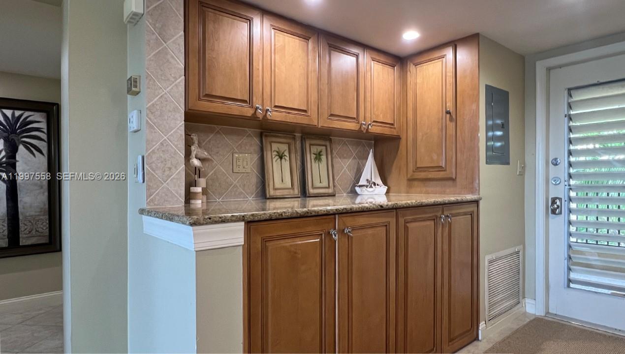 BUTTONWOOD BAY CLUB CONDO - Residential Lease