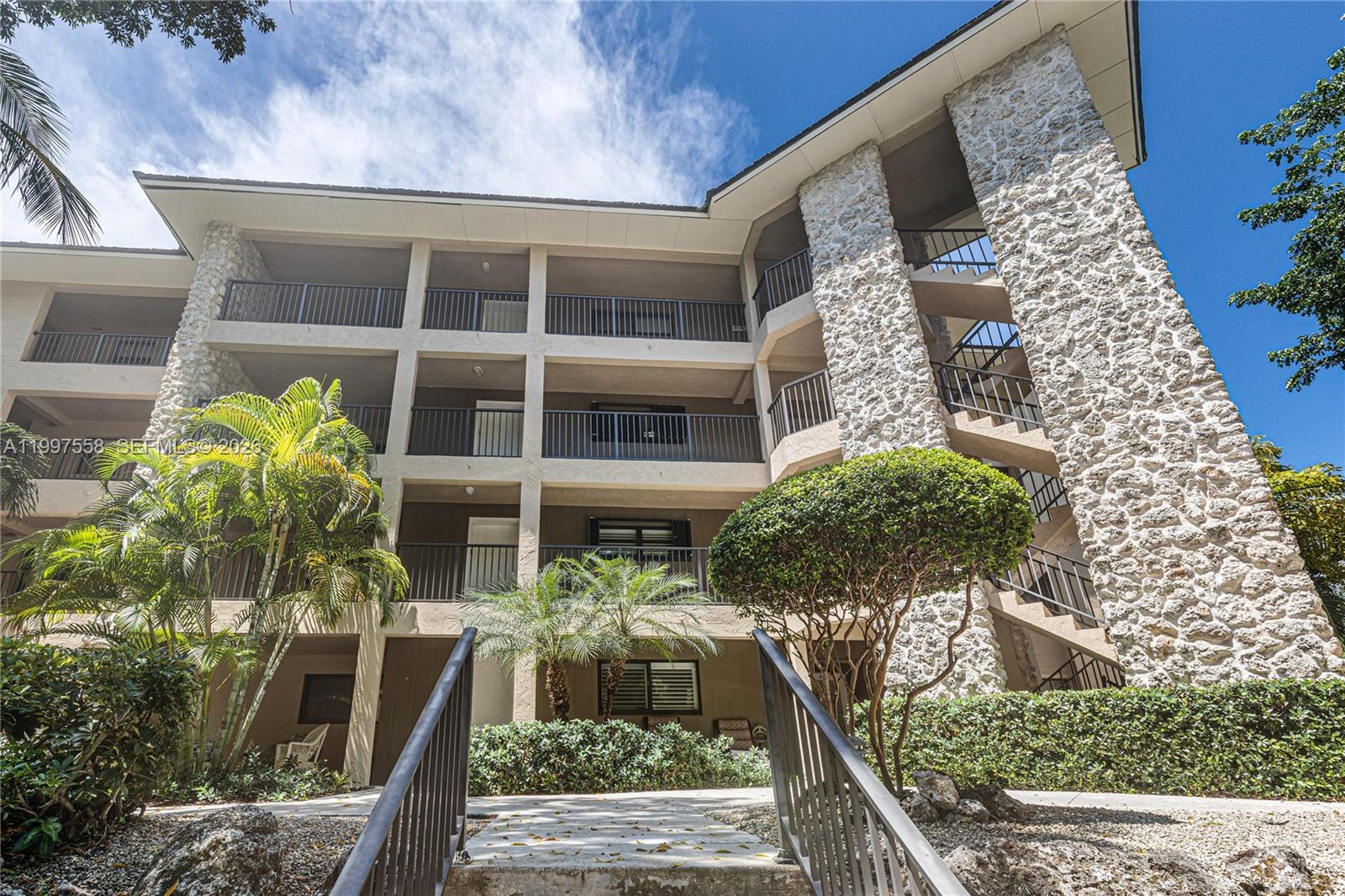 BUTTONWOOD BAY CLUB CONDO - Residential Lease