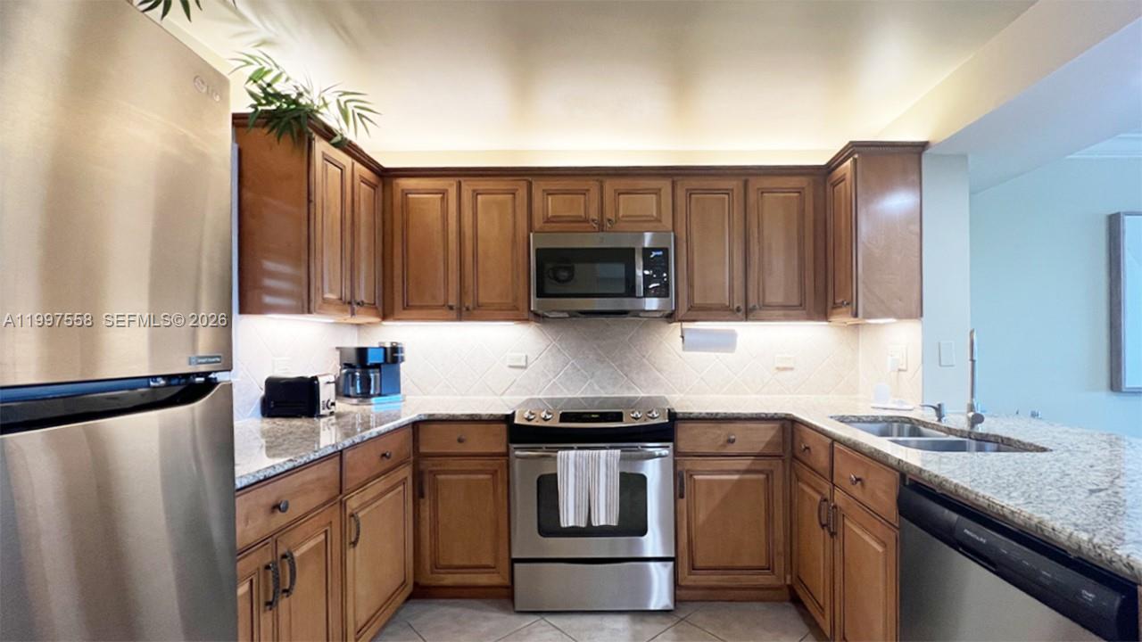 BUTTONWOOD BAY CLUB CONDO - Residential Lease