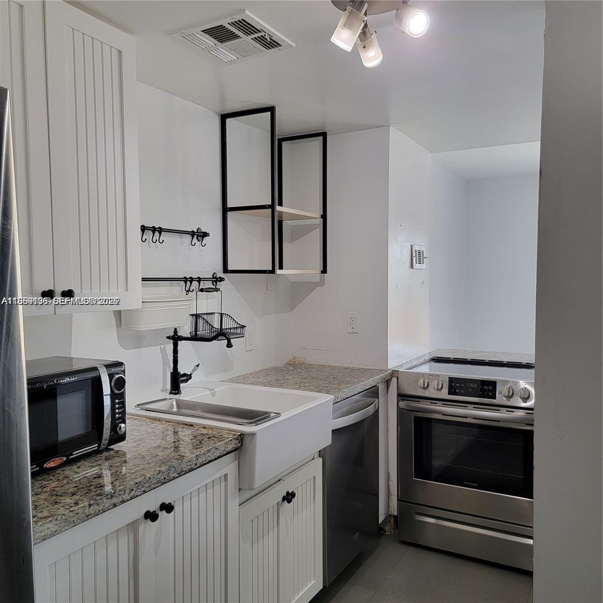 CLIPPER CONDO NO 1 - Residential Lease